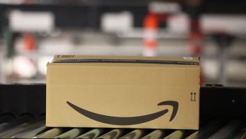 Topan con decenas de paquetes de Amazon sin entregar en el bosque y el repartidor los deja confusos con su confesión