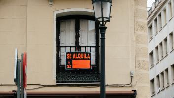 Echa a una familia de 8 de su piso, los mete en dos zulos de 20 metros cuadrados y cobra 8.500 euros al mes por ello